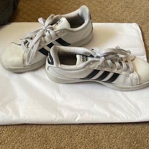Adidas Classic Sneaker. Size 7
